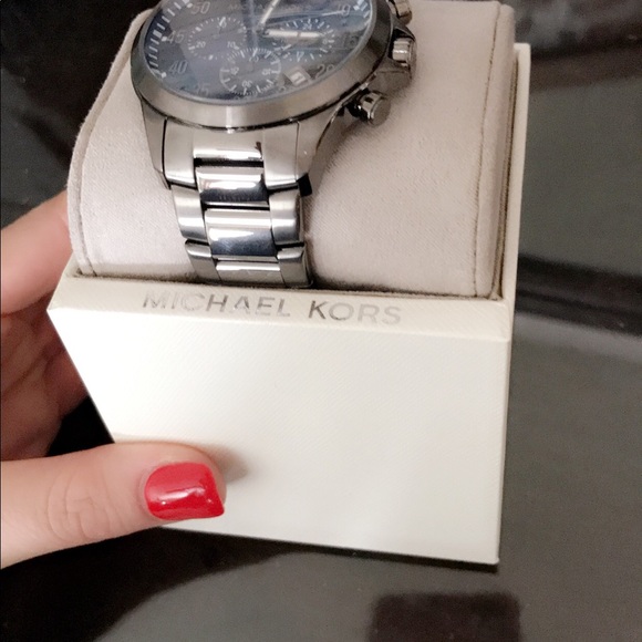 Men’s Michael Kors dark gray watch! - Picture 2 of 3